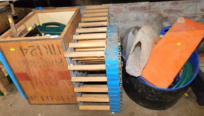Lot 1132 - Various tools, to include saws, tea chest,...