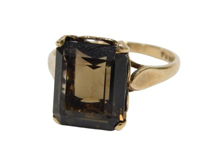 Lot 156 - A 9ct gold smokey quartz dress ring, the...