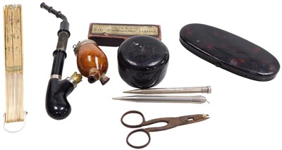 Lot 581 - A late 19thC Continental pipe, set of gold...