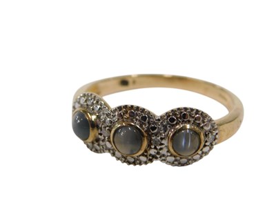 Lot 142 - A 9ct gold dress ring, of three disc design,...