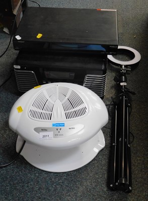 Lot 2011 - A Hug Flight nail dryer, model FY066, a...