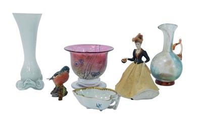 Lot 139 - A group of ceramics and glass, to include a...