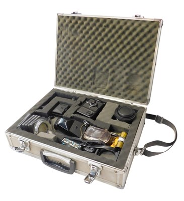 Lot 205 - A camera set, to include a Zenza Bronica ETR-C...