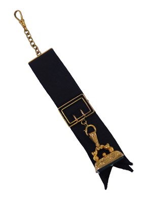 Lot 374 - A 20thC pendant fob, the 9ct gold scroll...