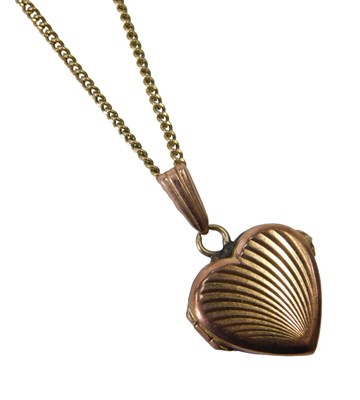 Lot 400 - A 9ct gold heart shaped locket pendant, 1cm...