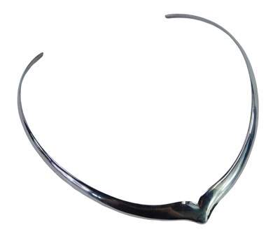 Lot 362 - A silver choker, maker TS, 26.7g all in, boxed.