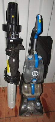 Lot 1085 - A carpet cleaning machine, and a leaf blower. (2)
