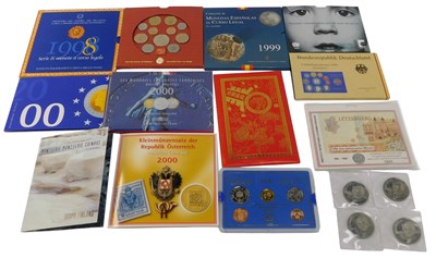 Lot 455 - Various foreign commemorative coins, to...