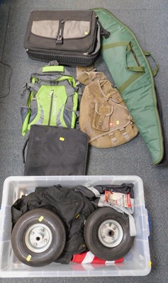 Lot 2069 - A quantity of bags and carryalls. (1 box)