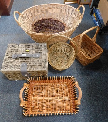 Lot 2075 - Assorted wicker baskets and picnic baskets. (a...