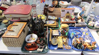 Lot 2105 - Household effects, to include assorted...