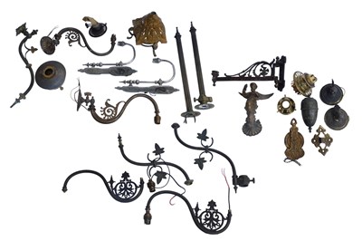 Lot 524 - A group of oil lamp and other lighting related...