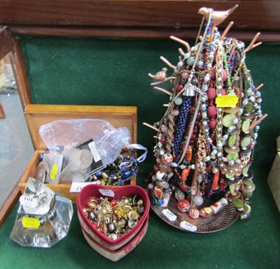 Lot 2196 - A small wooden jewellery box and contents of...
