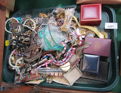 Lot 2201 - Costume jewellery, including necklaces,...