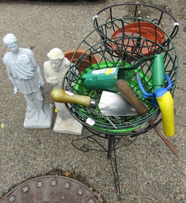 Lot 1118 - Gardening items, to include hanging baskets,...