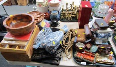 Lot 2172 - Miscellaneous items, to include ashtrays,...