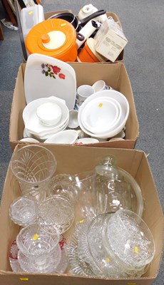 Lot 2174 - A group of household items, including an...