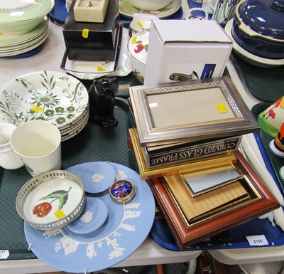 Lot 2186 - Household items, including picture/photo...