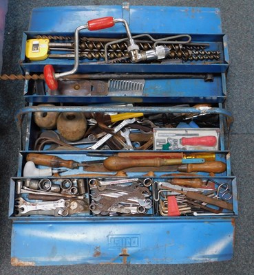 Lot 2188 - A metal toolbox containing a large quantity of...