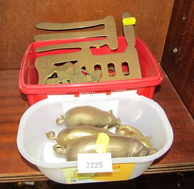 Lot 2225 - A group of brassware, including Chinese...