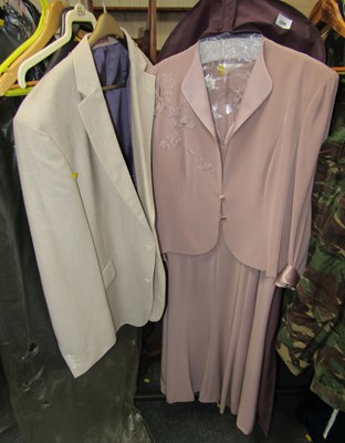 Lot 2284 - A gent's linen jacket, and a lady's skirt suit.