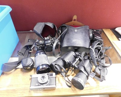Lot 2197 - A group of cameras and binoculars, to include...