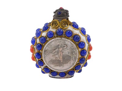 Lot 299 - A 20thC Chinese snuff bottle, on white enamel...