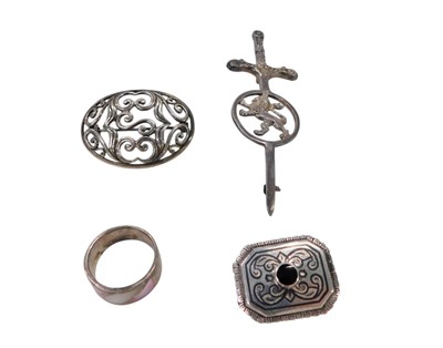 Lot 333 - Silver and other jewellery, comprising an oval...