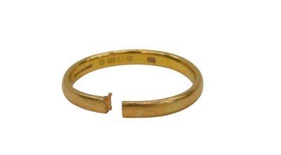 Lot 348 - A 22ct gold wedding band, 4.4g, cut.