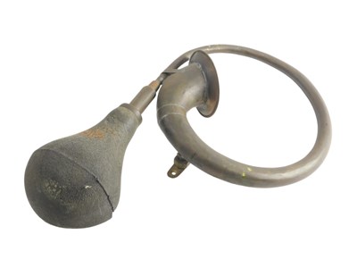 Lot 438 - A mid 20thC brass car horn, 35cm wide.