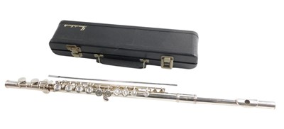 Lot 448 - A Gemeinhardt cased flute, model M2, serial...