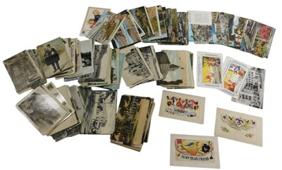 Lot 470 - A selection of postcards, to include Spanish,...