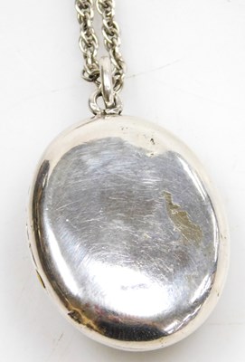 Lot 41 - A late 19thC Anglo-Indian double photo locket,...