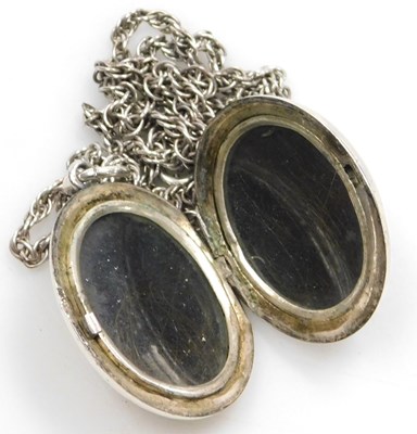 Lot 41 - A late 19thC Anglo-Indian double photo locket,...