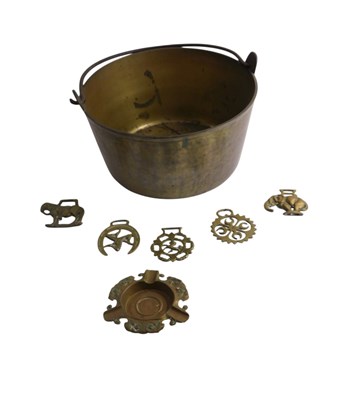 Lot 507 - A 20thC brass jam pan, with swing handle, 33cm...