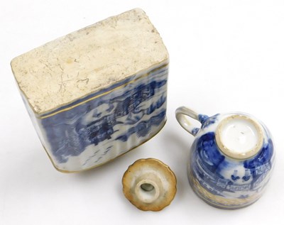 Lot 39 - A group of Qing dynasty late 18thC porcelain...