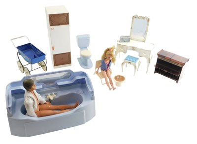 Lot 520 - Sindy doll and various Sindy accessories, to...