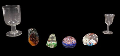 Lot 614 - A collection of glass, to include Milliefiore...