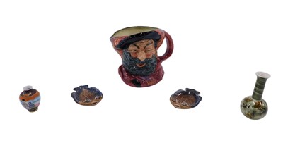 Lot 627 - A collection of ceramics, to include a large...