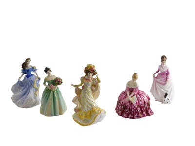 Lot 654 - A collection of figurines, to include Royal...