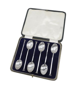 Lot 260 - A set of six George V silver seal top...