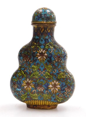 Lot 35 - A Qing dynasty late 19thC cloisonne snuff...