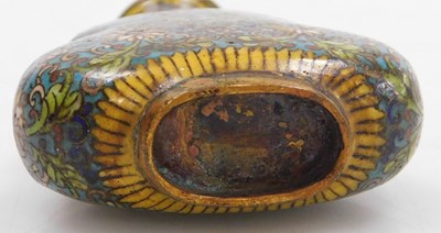 Lot 35 - A Qing dynasty late 19thC cloisonne snuff...