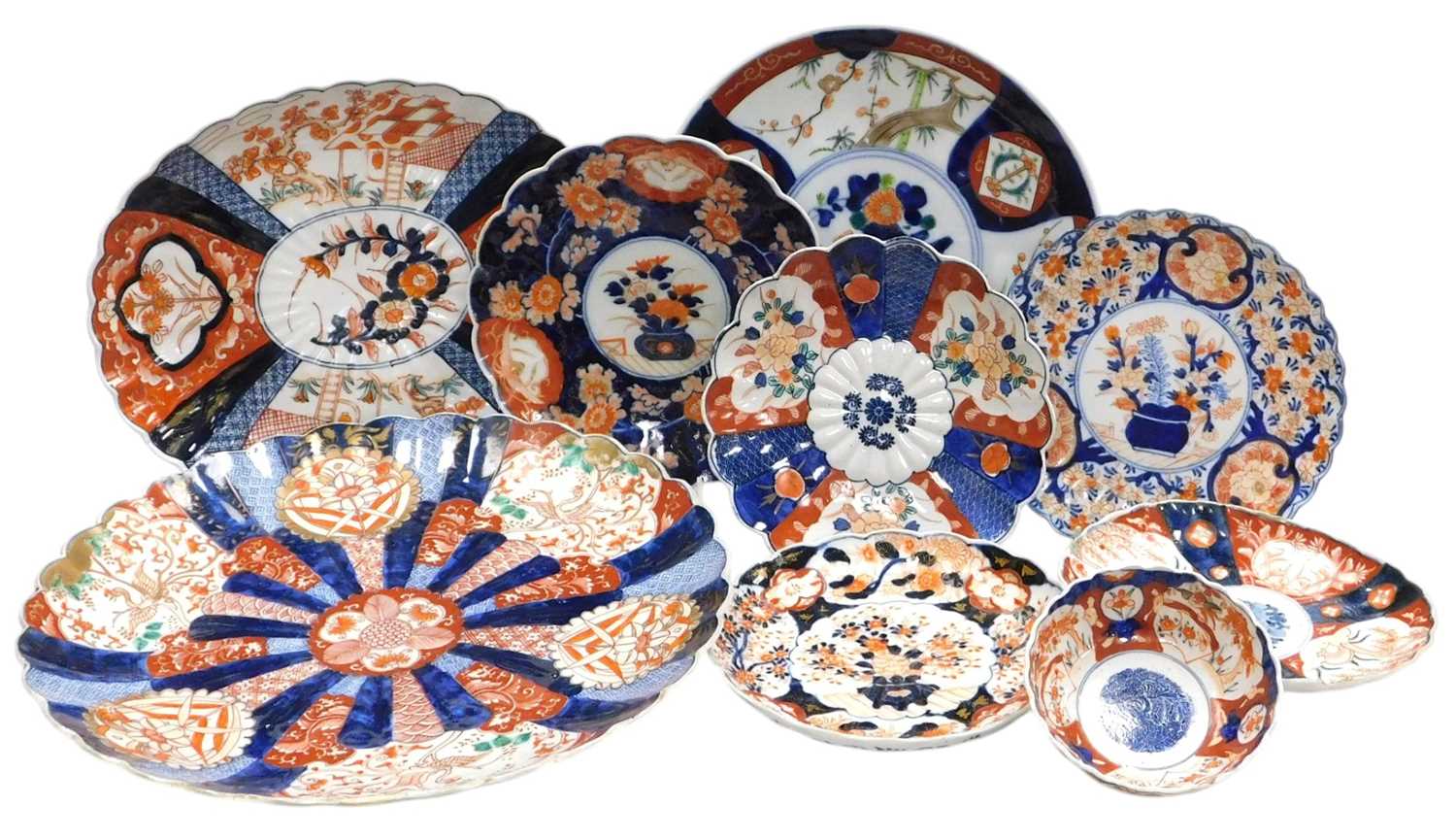 Lot 66 - A group of Japanese imari dishes, Meiji period...