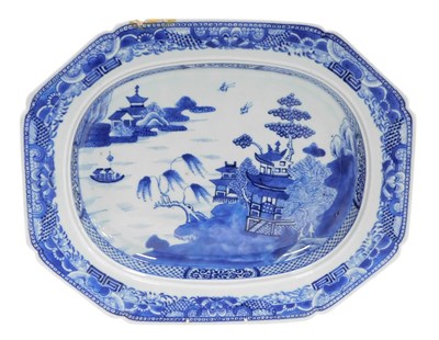 Lot 76 - A Qing dynasty 19thC blue and white porcelain...