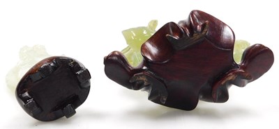 Lot 77 - A 20thC Chinese jade figure of Guanyin,...