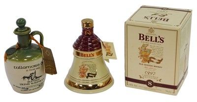 Lot 69 - A Bell's Old Scotch Whisky 1997 Christmas...