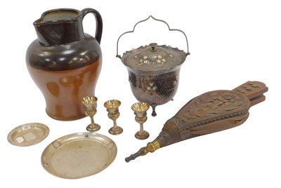 Lot 72 - A group of collectables, to include a...