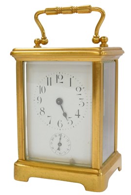 Lot 77 - A 20thC brass cased carriage clock, the white...