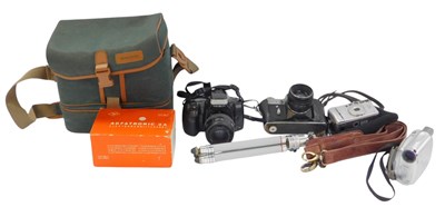 Lot 94 - A group of cameras and further optical related...